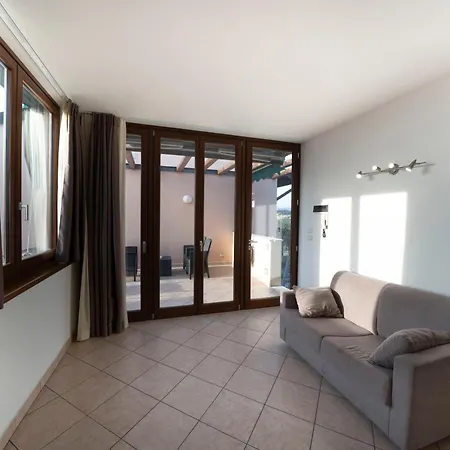 Vista Con Terrazza Apartment