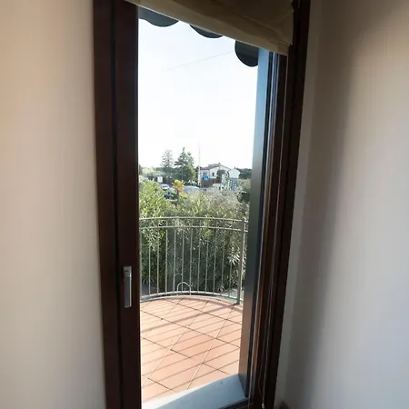Vista Con Terrazza *